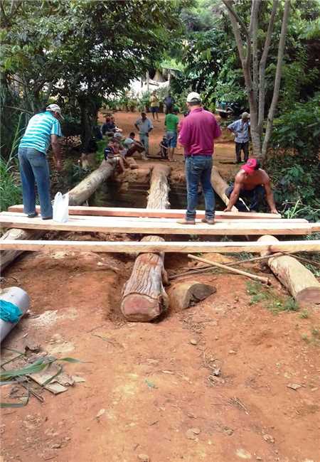 Secretaria de Obras reconstrói ponte em Palmeirinhas